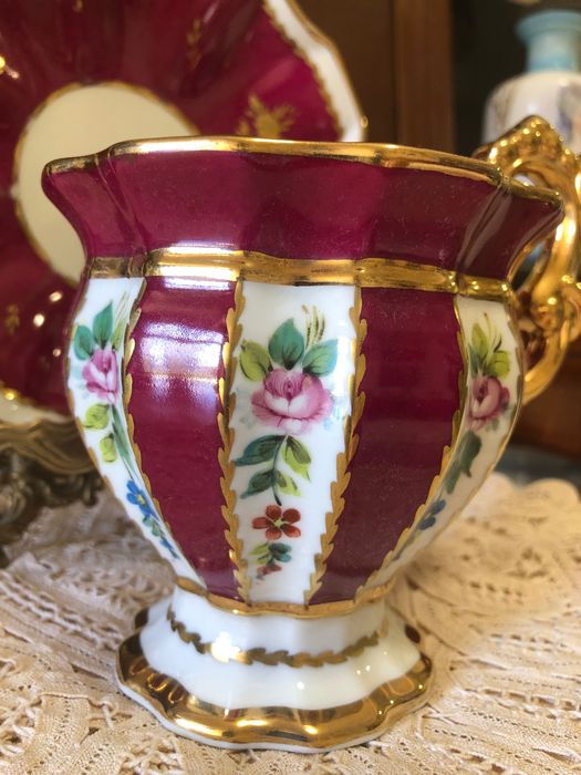 Chávena de porcelana francesa antiga