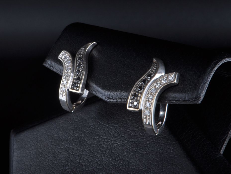 Серьги из белого золота Инь-Янь с бриллиантами