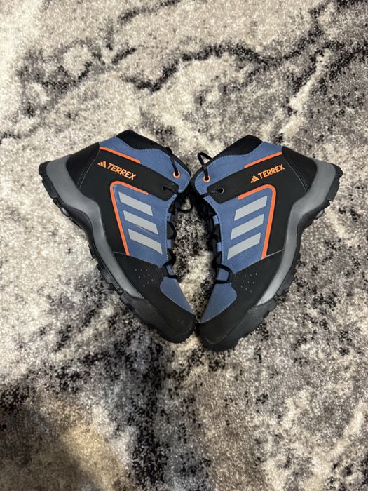 Продам черевики Adiads