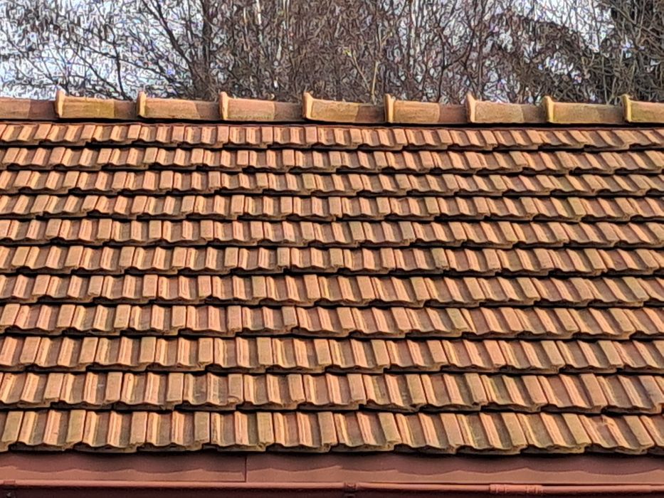Stara dachówka ceramiczna