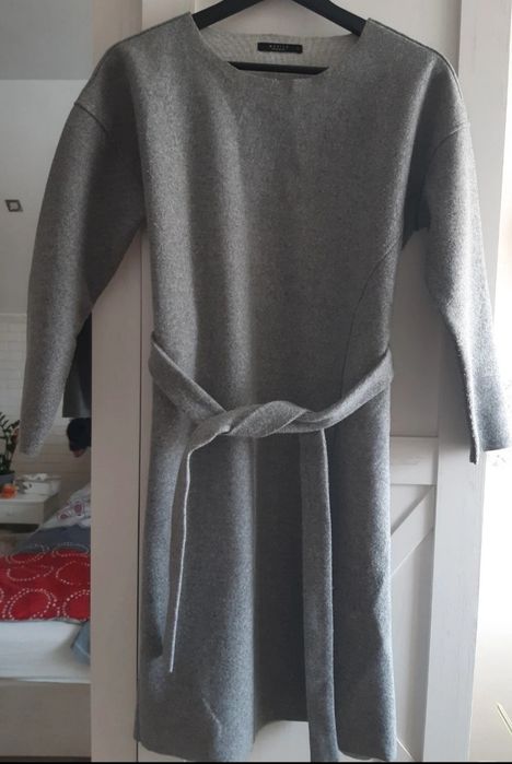 Sukienka z wiązaniem