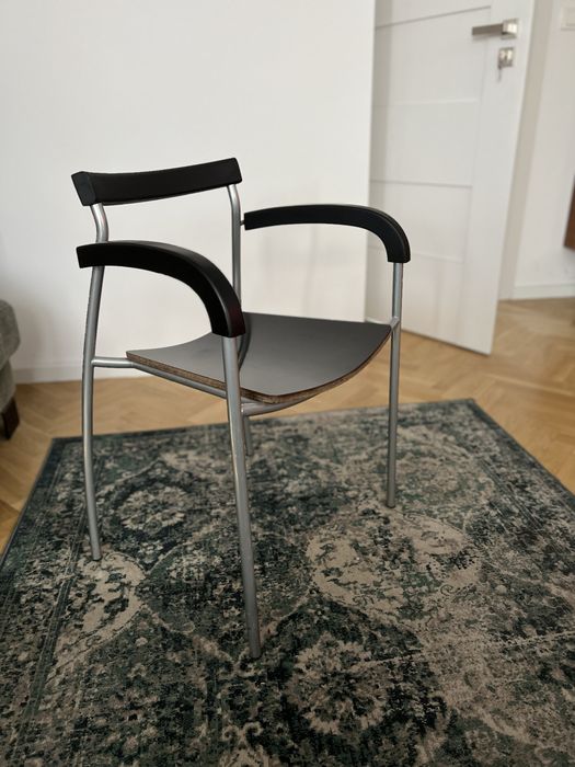 Modernistyczne krzesła lata 80/90