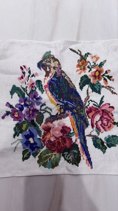 Вишита картина на полотні