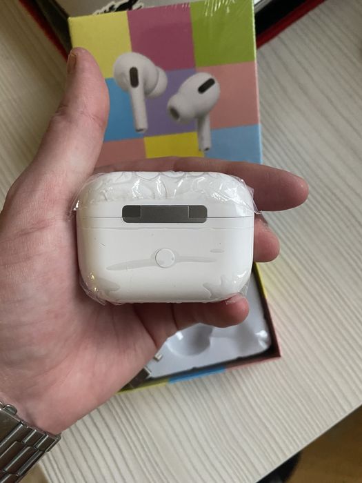 Безпровідні навушники типу AirPods pro2
