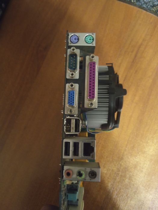 Материнська плата Gigabyte GA-G31M, процессор Е6550, oзу 2 гб, куллер