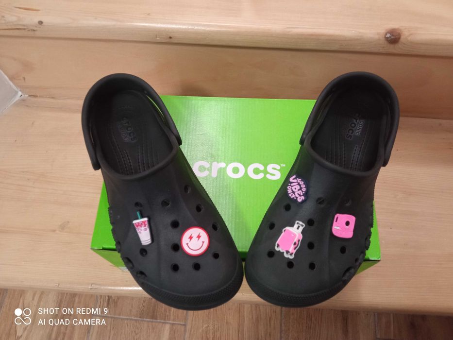 Crocs Baya czarne na platformie r.37 z przypinkami