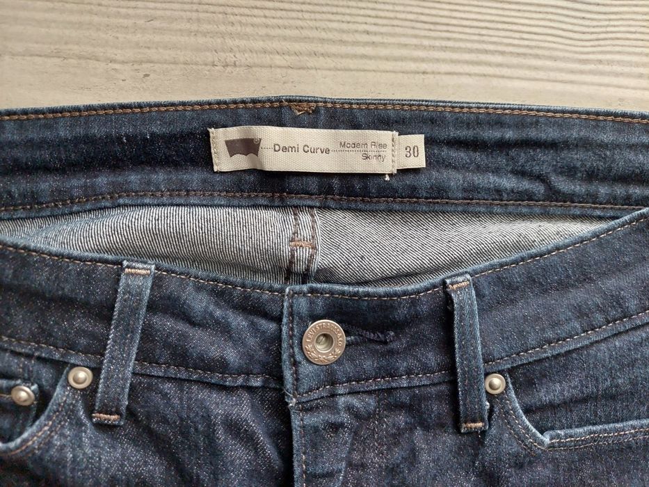 Damskie jeansy levi's