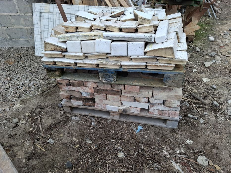 Sprzedam pięć kaflowy po rozbiurce widoczny na zdjęciach.