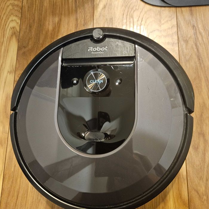 Odkurzacz iRobot Roomba I7 ze stacją dokującą i czujnikiem na schody