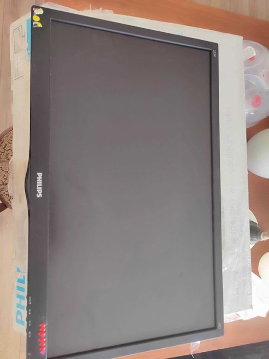 Монітор комп ютерний 22 дюйми.