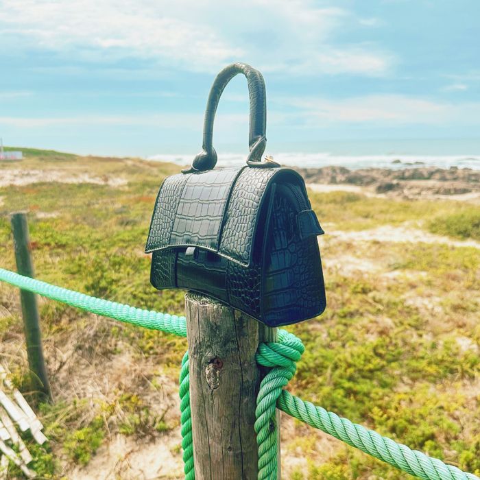 Mala de senhora preta