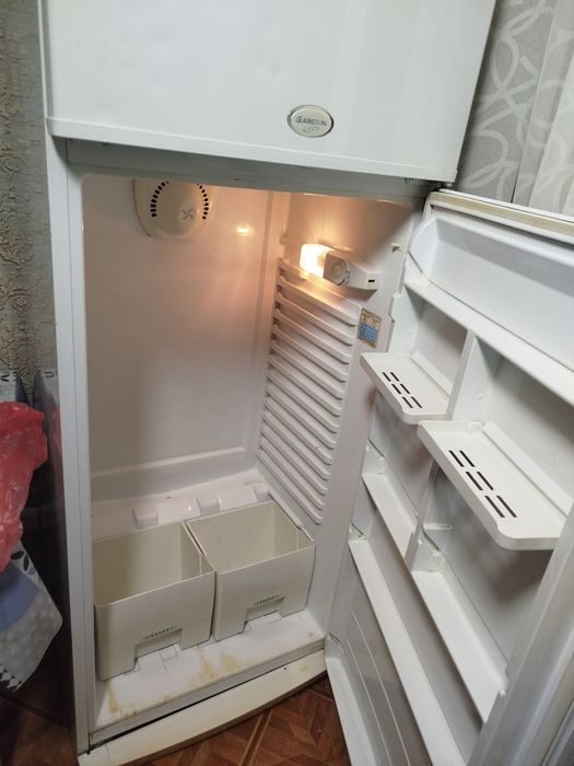 Холодильник  Ariston