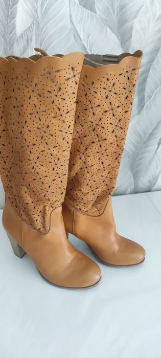 Продам жіночі чоботи весняні