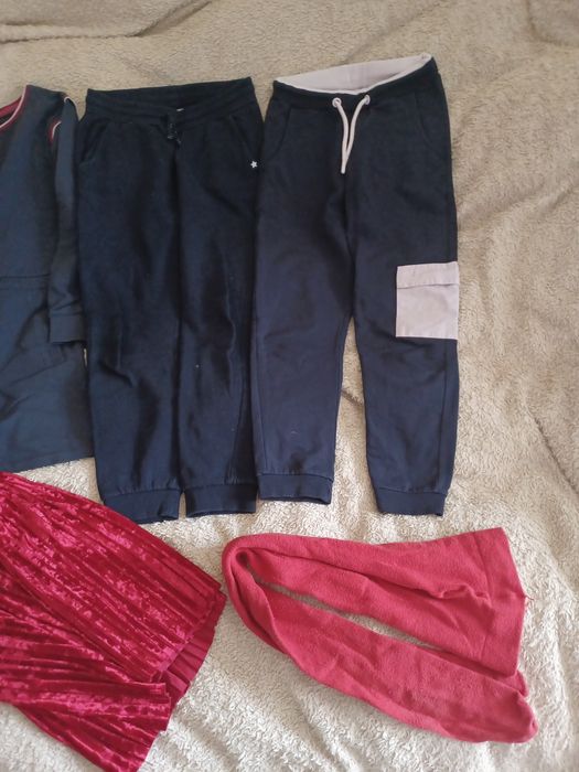 Zestaw dziewczęcych ubrań 134