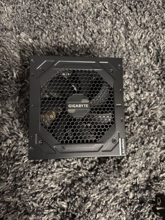 Zasilasz konputerowy gigabyte p750gm