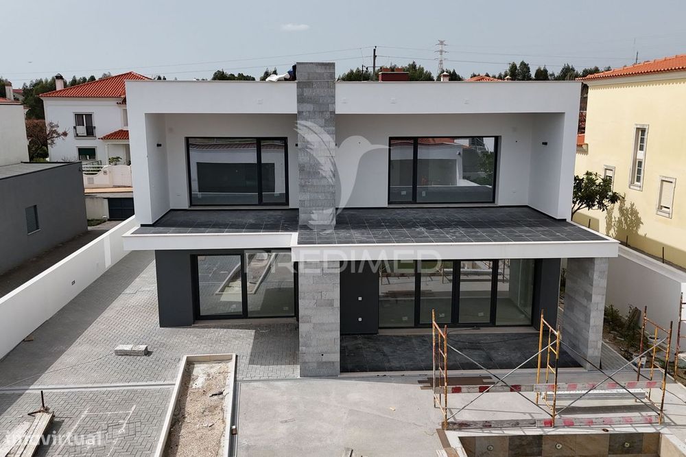 Moradia T5  com piscina acabamentos de luxo Zona do  Bonito