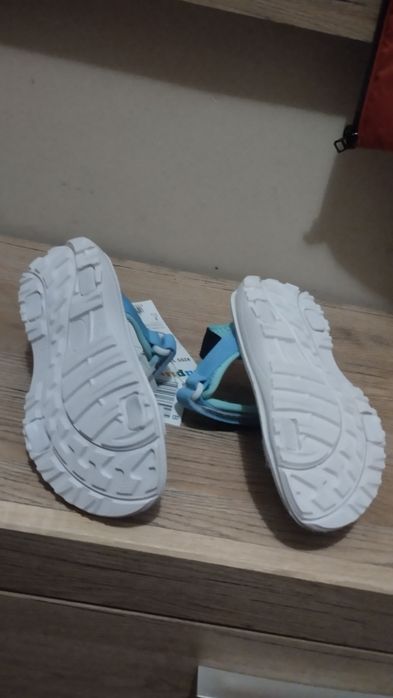 Sandały nowe rozmiar 28