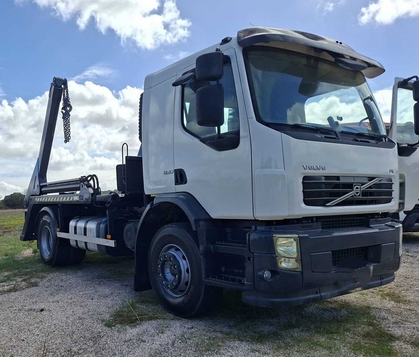 Camião VOLVO (Contentores)