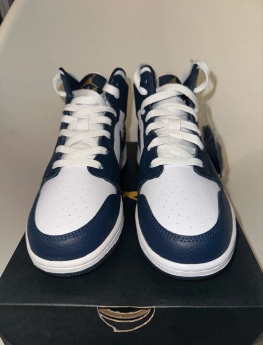 Air Jordan 1 Mid Metallic Gold Obsidian