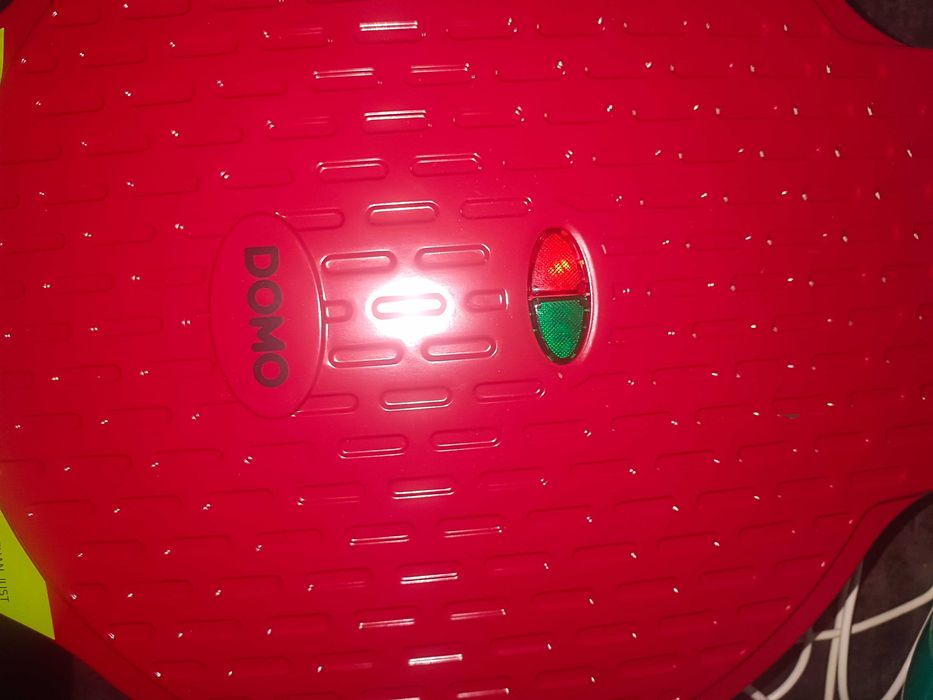 Piec do pizzy,omletów,tortilli Domo DO9177PZ czerwony 1450 W