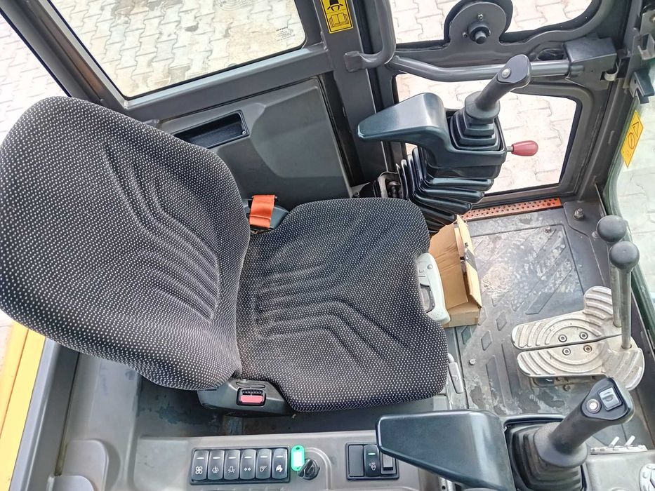 Minikoparka Volvo EC 18D rok 2017 pełen oryginał 3 łyżki 2 biegi bdb