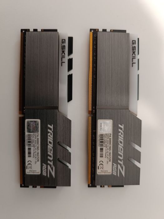 KIT Memoria Ram 16GB - G.SKILL Trident Z RGB