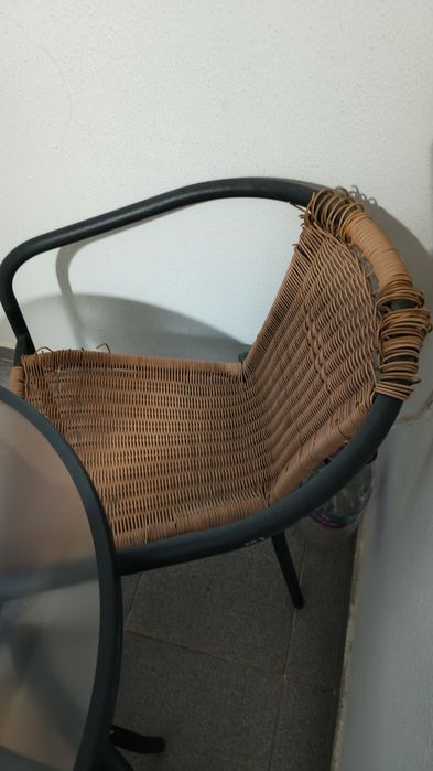 Mesa de jardim e cadeiras