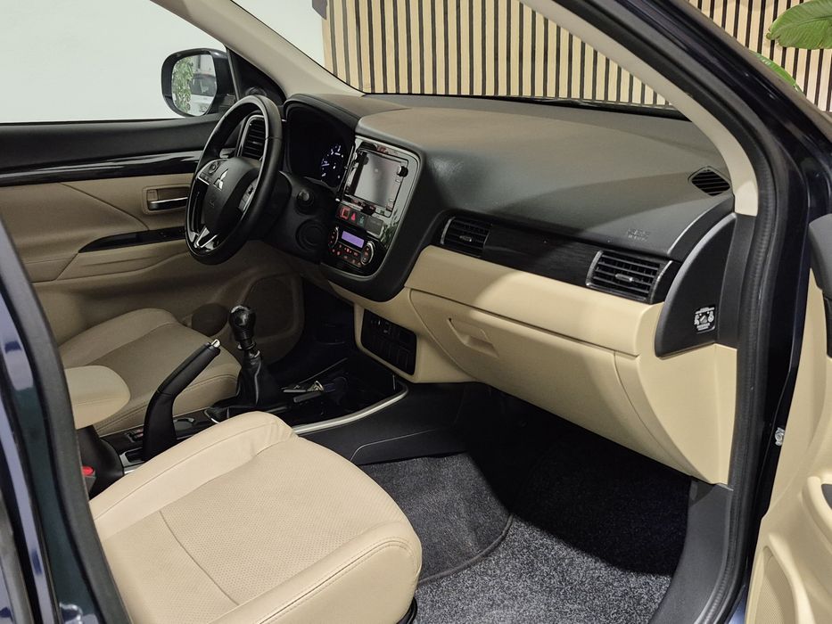 Mitsubishi Outlander 2.2DI-D 7 LUGARES - 109.000KM | GARANTIA | NAC