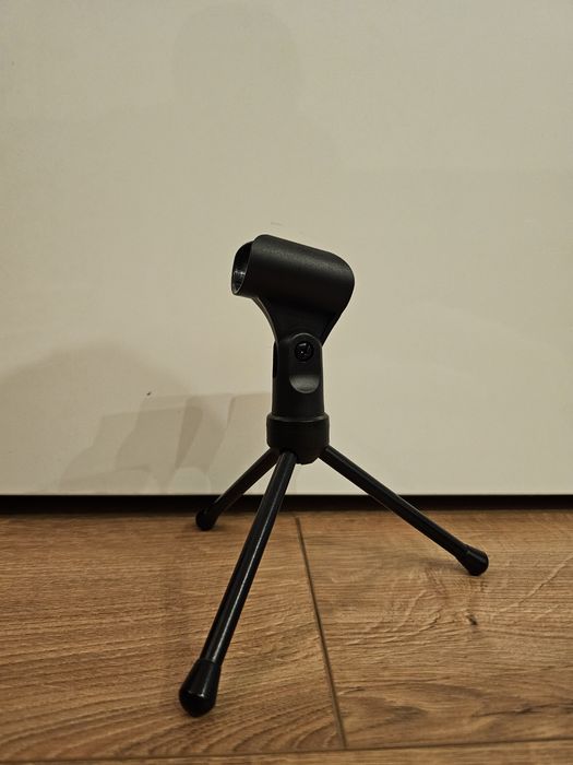 Sprzedam mikrofon przewodowy.