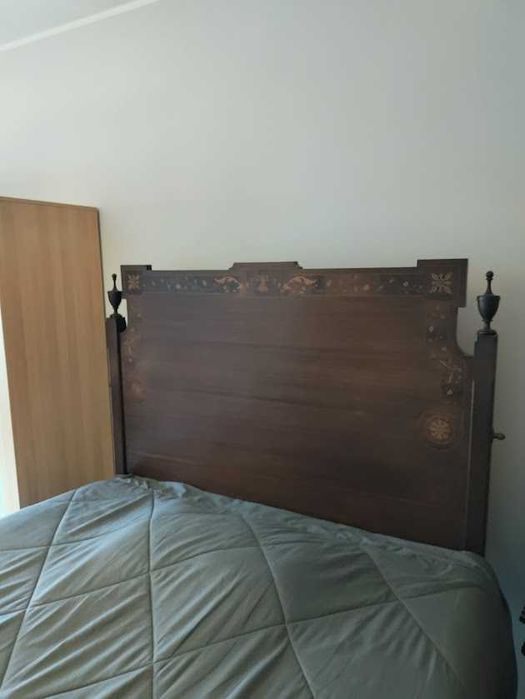 Cama de Casal D. Maria em Madeira Escura