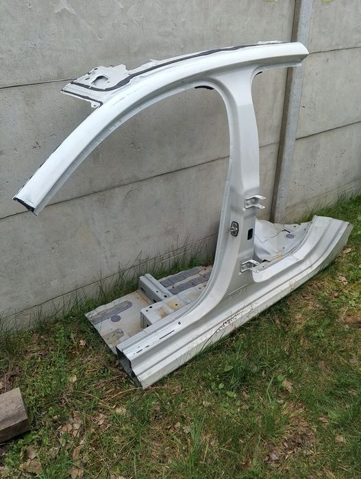 Peugeot 208 próg słupek