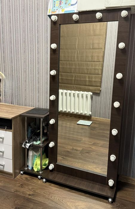 Гримерне дзеркало