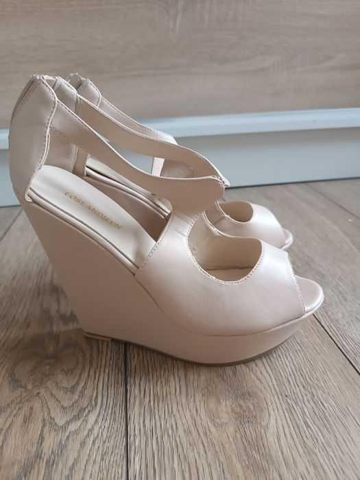 Kremowe wysokie  koturny