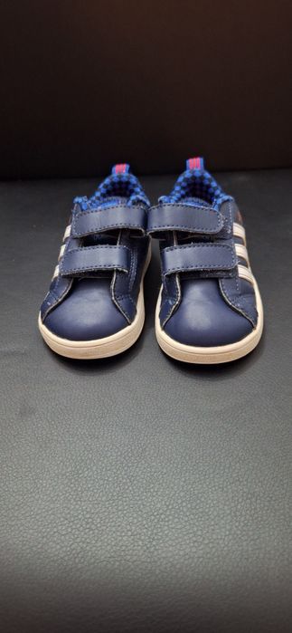 Ténis Adidas tamanho 21