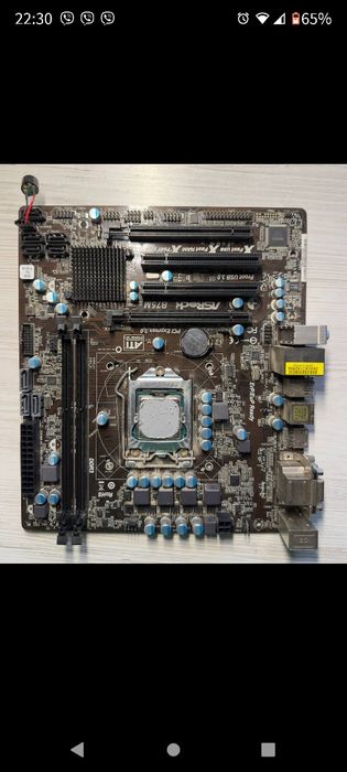 Комплектуючі до комп'ютера материнка Intel
