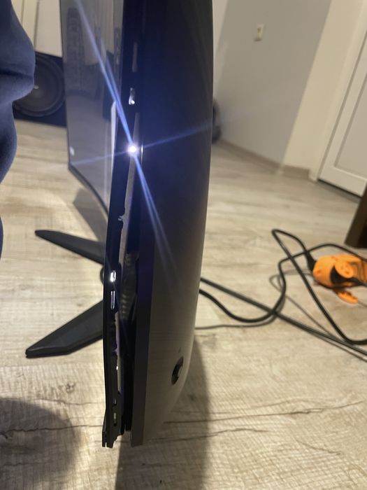 Монитор с разбитой матрицей MSI Mag 32C6X