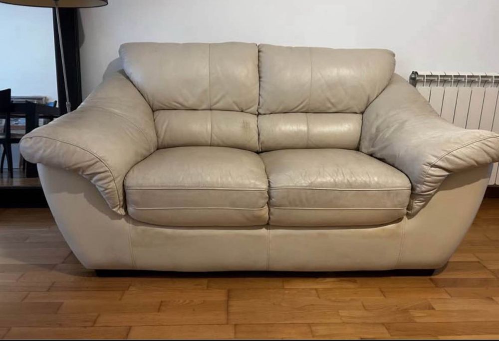 Sofa dois lugares em pele