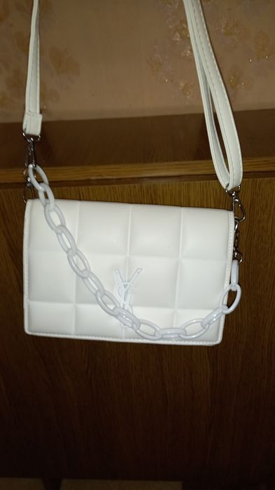 Біла сумка           .