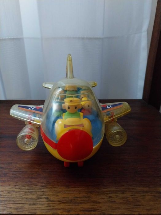 Avião de brincar e decorativo