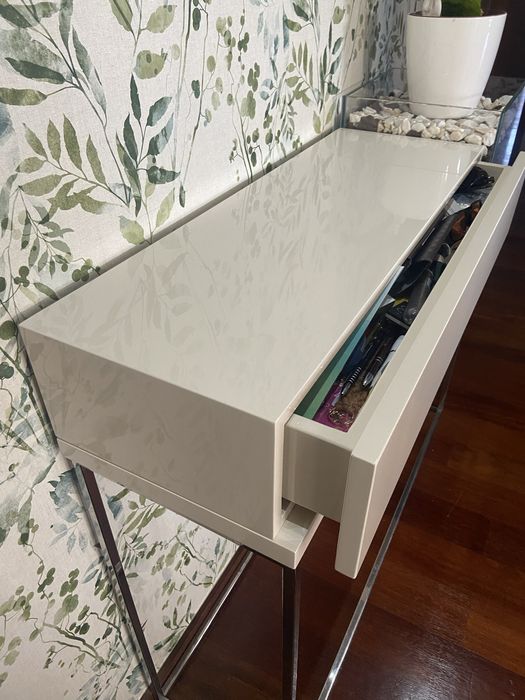 Aparador/consola lacagem alto brilho e inox polido