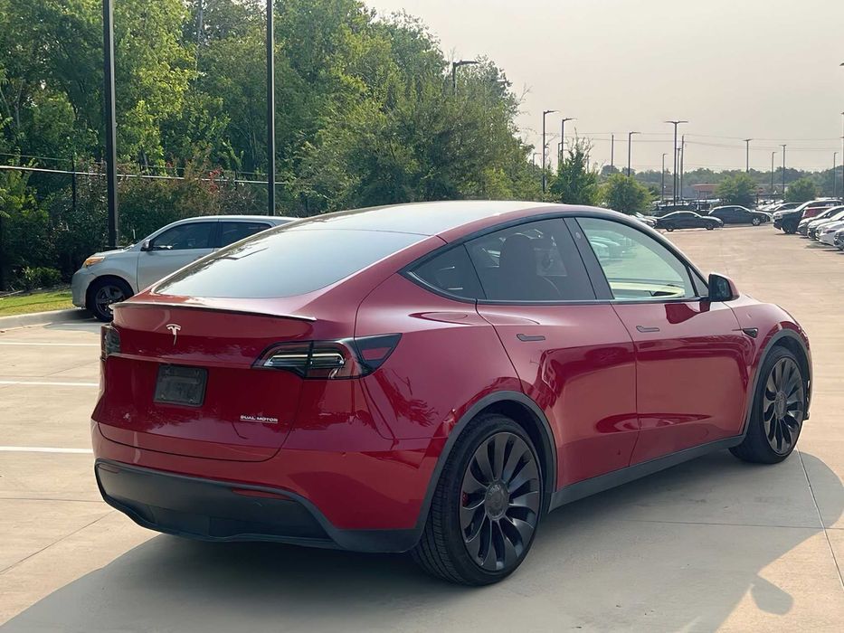 Tesla Model Y      2021
