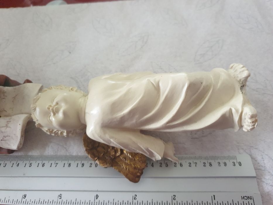 Anioł figurka z poliresingu