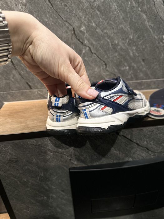 Кроссовки Zara 28