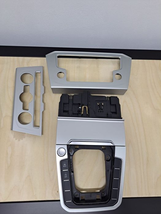 Ramka panel dekor Passat B8