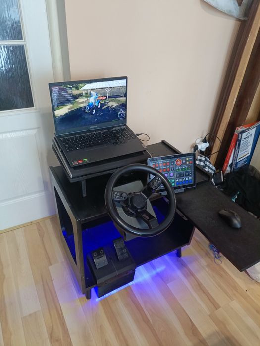 Kierownica Logitech G Saitek + Biurko