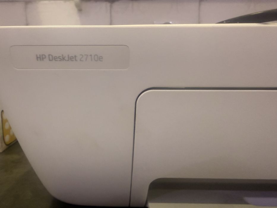HP DeskJet 2710e