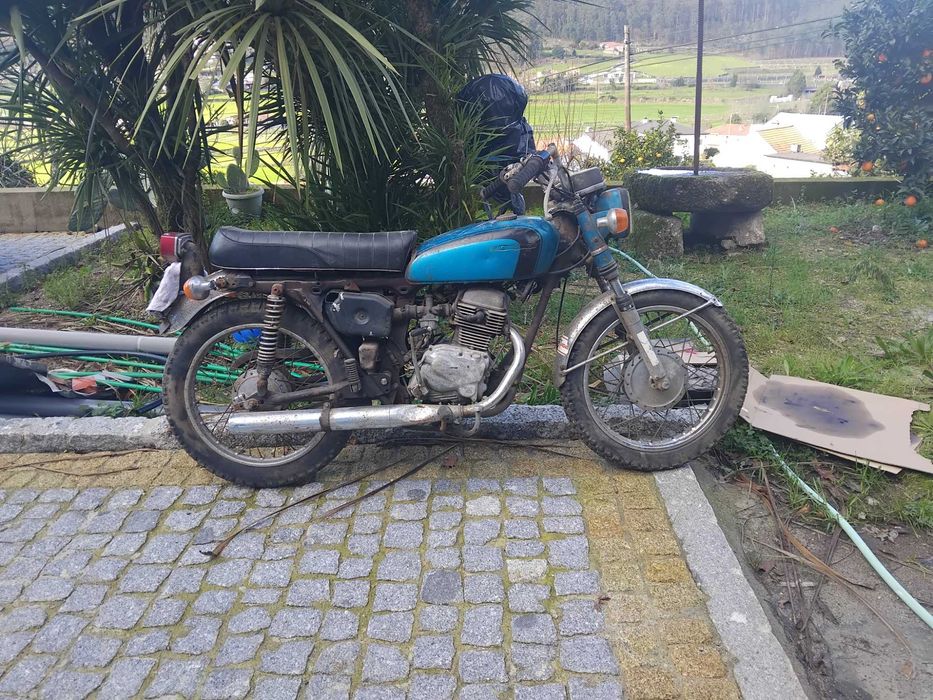 Honda 125 para reparação