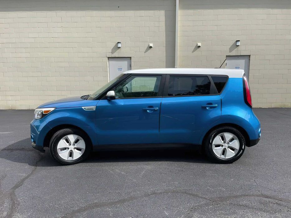 Kia Soul EV      2021
