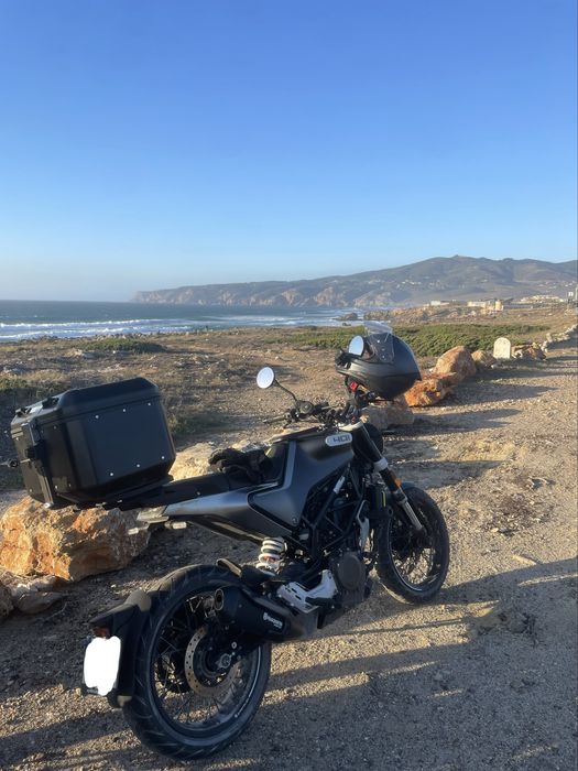 Moto scrambler - Husqvarna 401 Svartpilen 2022