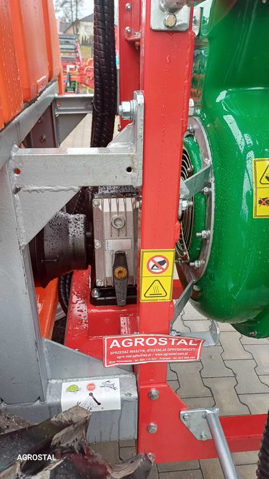 Opryskiwacz sadowniczy do truskawek Agrola Aeris H 1000 l